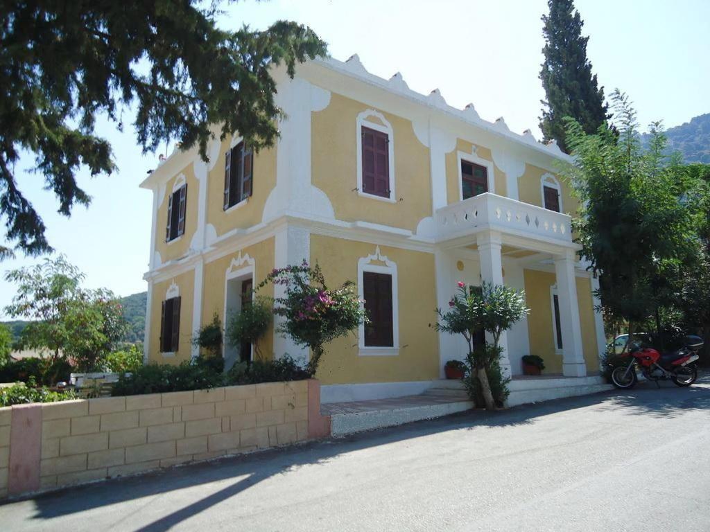 Nymph Hotel Salakos Bagian luar foto
